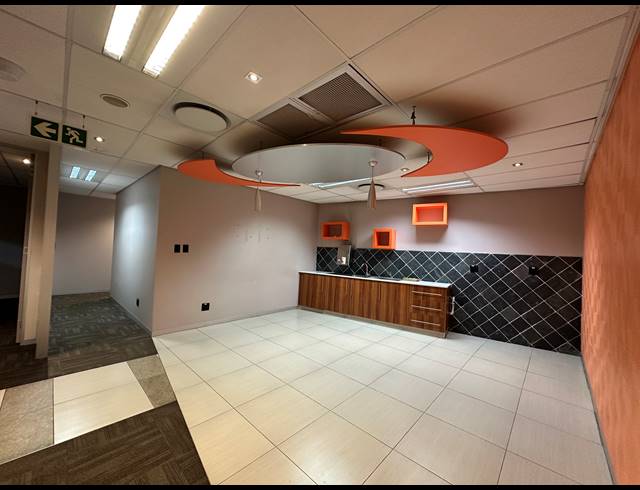 187.10M² OFFICE TO LET IN HIGHVELD